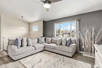 Image de Close to Airport! Newly updated home! Great neighborhood!