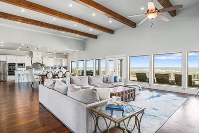 Image de Ocean One - Exquisite beachfront home with fabulous views, sleeping 16!
