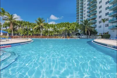 Image de Entire condominium with a pool view, steps from the beach