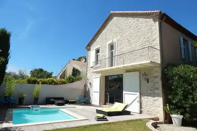 Image de Spacieuse maison de village avec piscine