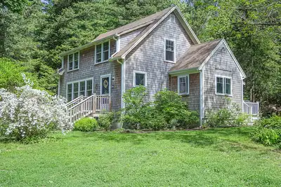 Image de 611 Rt 6a- Family-friendly home near beach with spacious yard, pet-friendly!
