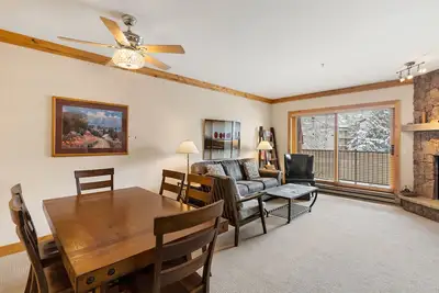 Image de Mountain retreat with shared pool & hot tub, walk to slopes & furnished patio