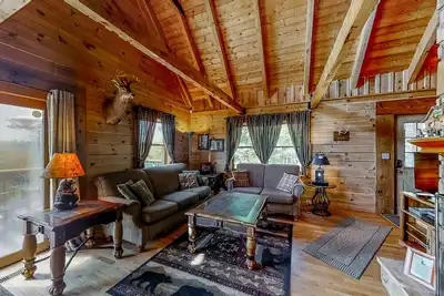 Image de 2-story lakefront rustic cabin w\/pool table, private hot tub, gas fireplace, A\/C