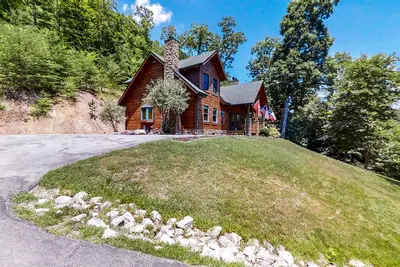 Image de Lake view dog-friendly cabin w\/private deck, gas grill, wood fireplace, and W\/D