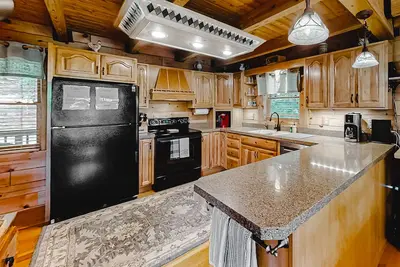 Image de Lakefront cabin with private covered dock, lovely deck, lake view & fireplace