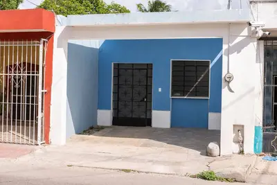 Complete house in the center of the city