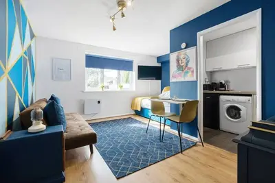 Image de Spacious & trendy studio apartment in Maidstone