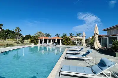 Spacious Penthouse with private rooftop 2500 sq ft of living.