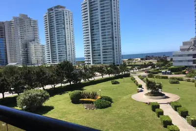 Image de Apto con parrilla en balcón a 80 mts de la playa!