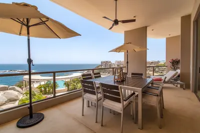 Image de Luxury Oceanfront Penthouse Steps to the Beach with Amenities - Your Dream Vacay