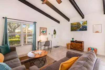 Image de Surf Shanty-Two Bedroom Condo – Walking Distance to Beach!