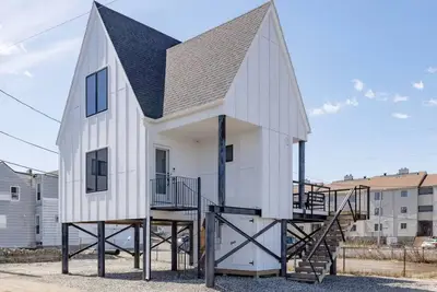 Image de Unique new 2-bedroom home at the beach