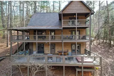 Image de Beautiful Cabin on the Coosawatte with river access. Pet Friendly