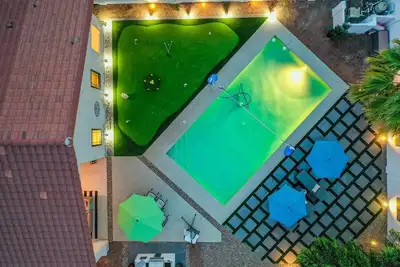 The White House, Heated Pool! PuttingGreen