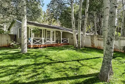 Image de Cozy cottage near bus stop, skiing & Aspen