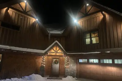 Image de Stunning Mountaintop Retreat with High End Amenities and Four Fireplaces