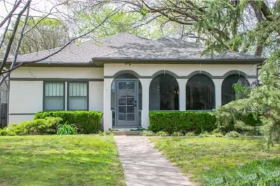 Image de Cute and Cozy Brookside /Gathering Place Bungalow.