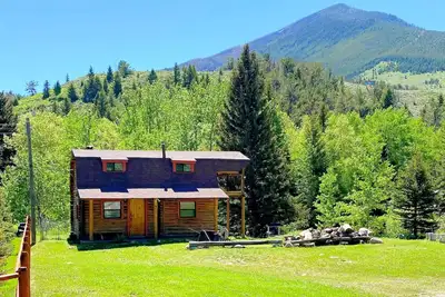 Image de Log Cabin with Hot Tub Overlooking Rock Creek and Beartooth Mountains