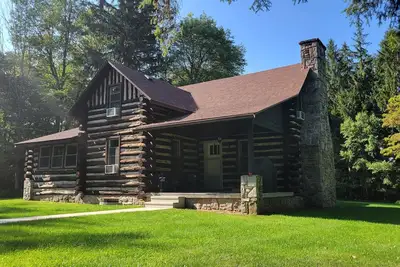 Image de Remodeled Rustic Log Home on 5 acres, close to Atv park & Laurel Highlands. .