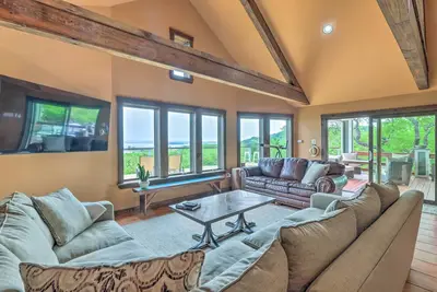 Image de Spacious Canyon Lake Home on 3-Acre Property