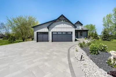 Beachside Escape | Hot Tub & Unwind by the Beach | Enjoy Grand Bend & Bayfield