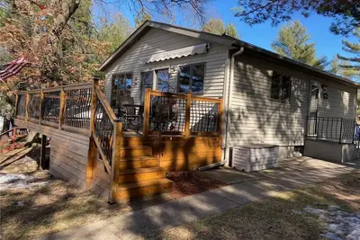 Image de Beautiful views \/ Private Beach \/ Clean & comfortable cabin!