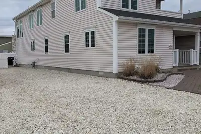 Image de Spacious beach house on beach block, newly furnished