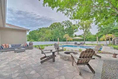 Image de Backyard Oasis w/ Pool: Airy Crystal River Retreat