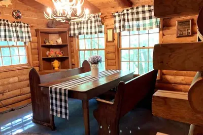 Image de Cozy log cabin in North Georgia