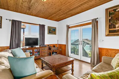 Image de Key West-style oceanfront home with breathtaking views & beach access