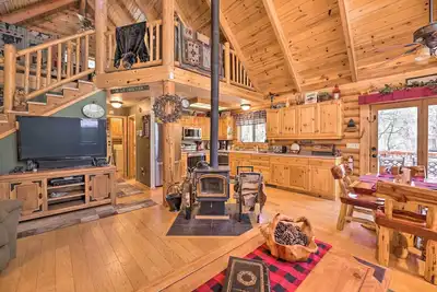 Image de 2-Acre Cabin in Pinetop-Lakeside w/ Fenced Yard