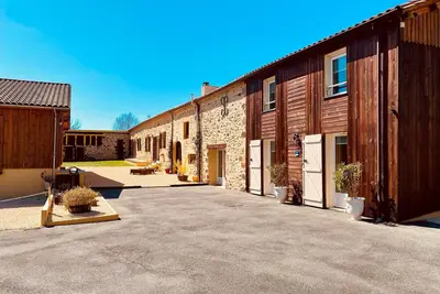 Image de Gite avec Climatisation, Piscine Privée Chauffée - À 40 minutes de Bergerac