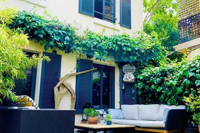 Image de Charming House with Terrace & Garden in Paris
