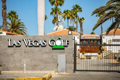 Image de Location de vacances 'Vegas 503' près de la mer avec piscine, Wi-Fi et climatisation