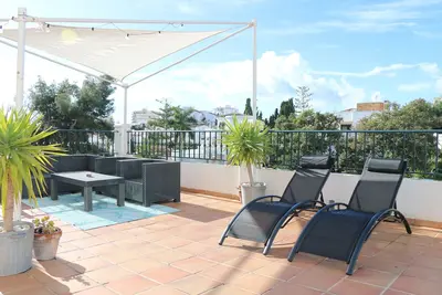 Image de Appartement de vacances avec piscine privée près de la plage, 2 terrasses et Wi-Fi