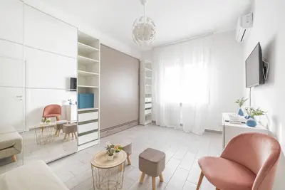 Image de Tripoli square bright apartment!