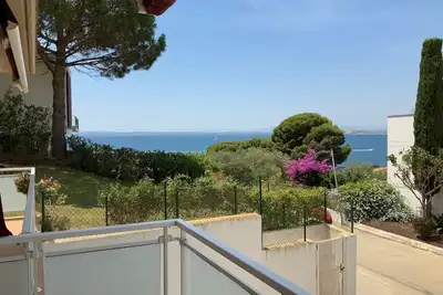 Image de Modern apartment 100 meters from the beach