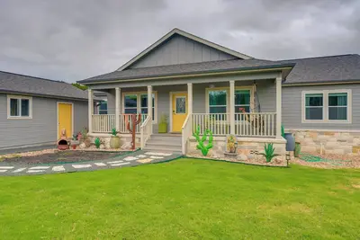 Image de Canyon Lake Home w/ Spacious Deck & Backyard!