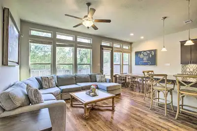 Image de Family-Friendly Spring Townhouse w\/ Backyard!