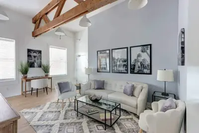 Image de Oglethorpe Place, Modern | Unique | Historic