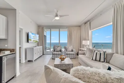 Image de Spanish Key 510- Beach Front Views from Terrace with Luxurious Interior!