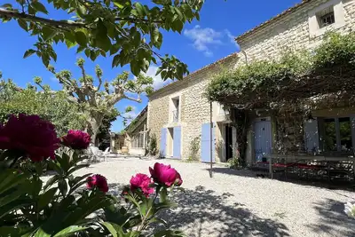 Image de Mas ancien avec piscine au coeur de la Provence