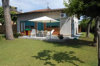 Image de Villa near the beach, with garden. Nice location.