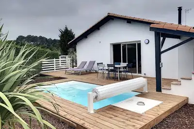 Image de Maison mitoyenne Chaleureuse - Piscine Chaufee