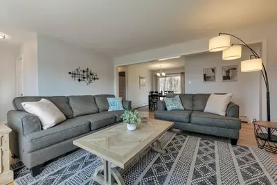 Image de Pondside View Family Friendly Home! [Moose Lodge]
