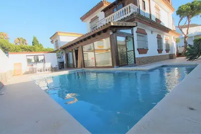 Image de Fantastic villa to disconnect and relax next to the magic spot of Chiclana.