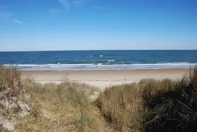 Image de Old Time Beach Front Cottage - The Beach is your Backyard! (Pet Friendly) by RedAwning