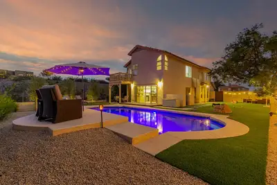 Image de Heated Pool at the Perfect house with the Perfect backyard.