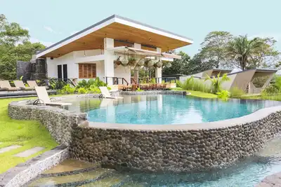 Image de Ocean-view eco-village w/private trails