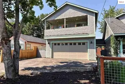 Image de Downtown Charmer - Spacious 1 Bed 1 Bath - Adventure Basecamp